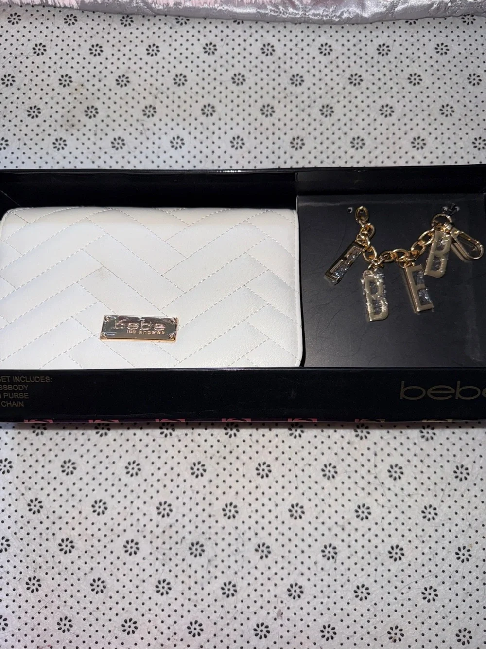 🛍 NWT 🛍bebe White Quilted Wallet with Gold Charm Accents